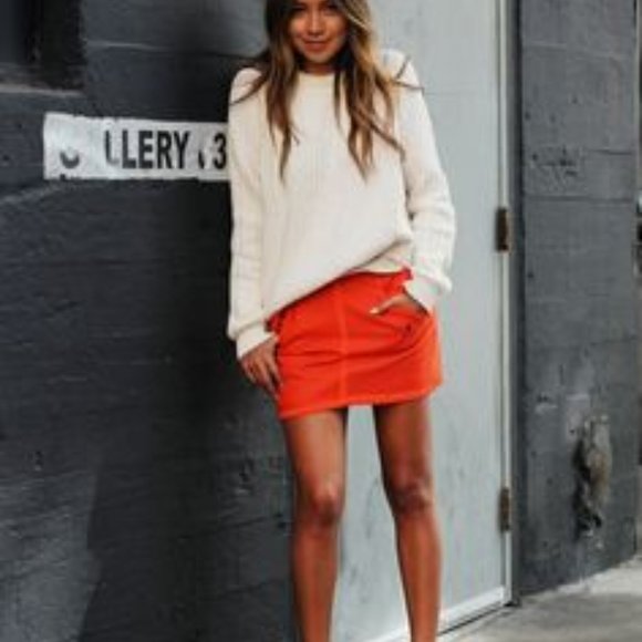 RED MINI SKIRT - Picture 8 of 9